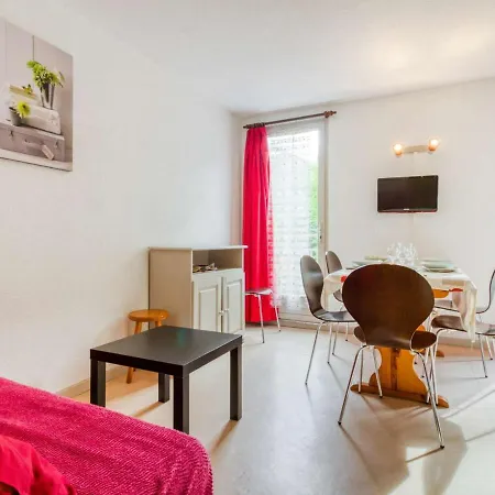 Apartment T2 Cabine 6 Pers. Avec Parking Et Local A Skis, A Proximite Du Quartier Thermal Et Des Stations De Ski - Fr-1-402-56 *